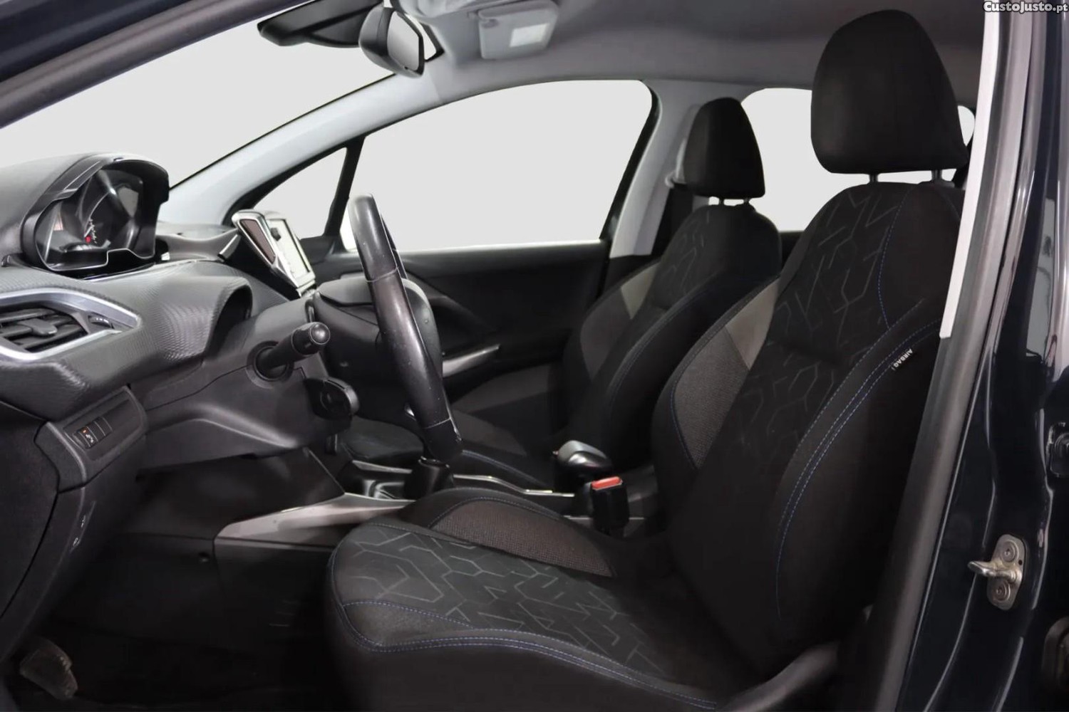 Peugeot 2008 1.2 PureTech Style — fotografia 3