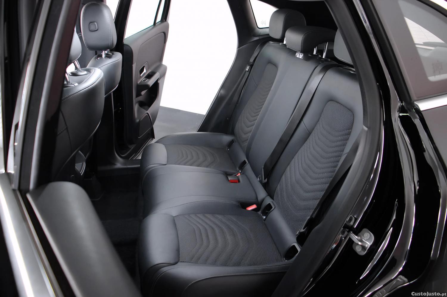 Mercedes-Benz GLA 200 Style — fotografia 4