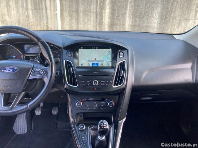 Ford Focus 1.5 TDCi Titanium — fotografia 14