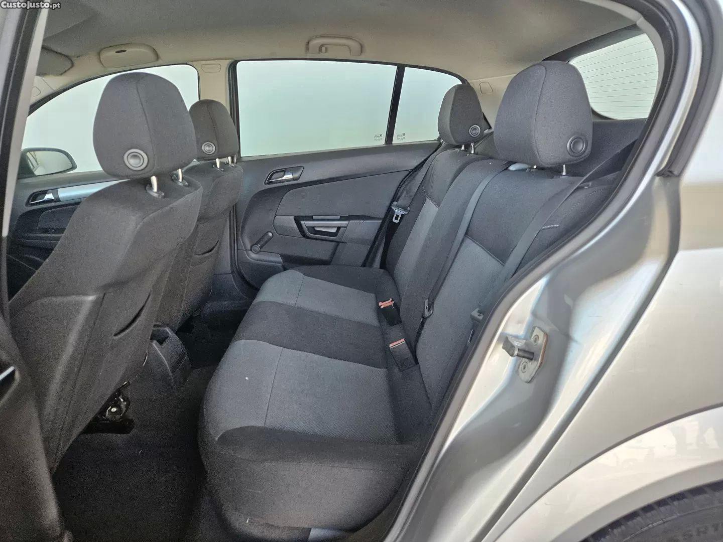 Opel Astra 1.6 — fotografia 3