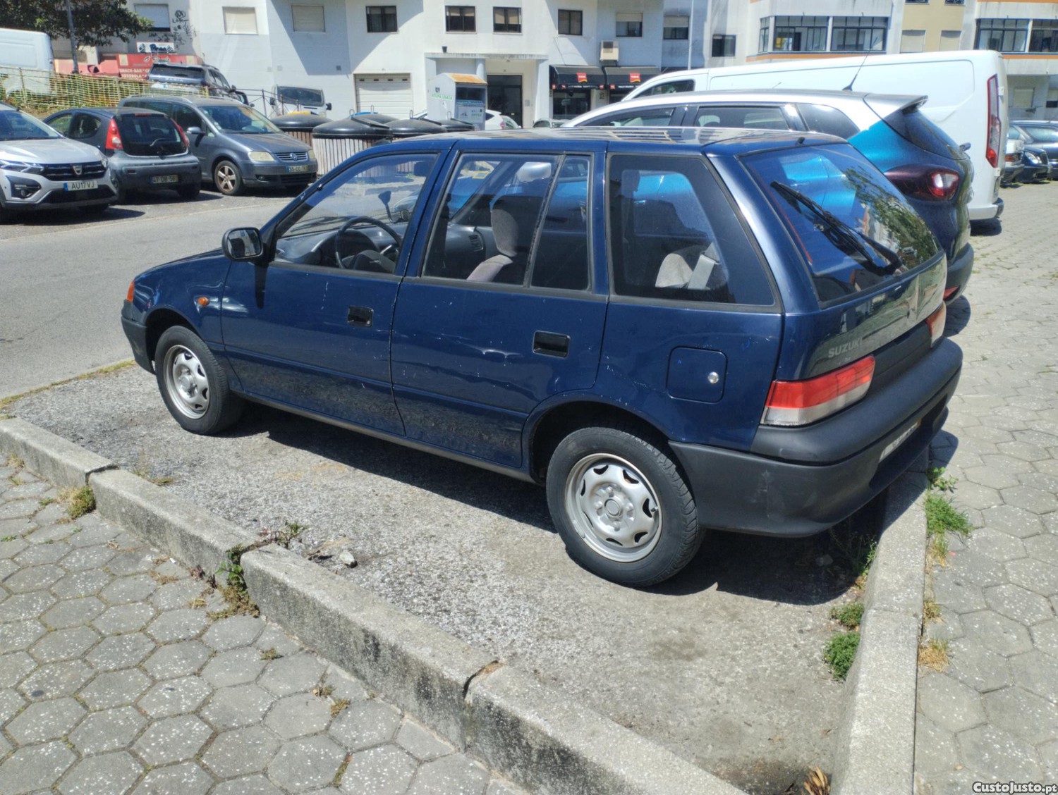 Suzuki Swift 1.0 — photo 4
