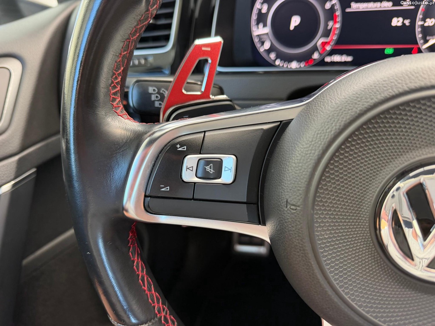 Volkswagen Golf 2.0 TSI GTI DSG Performance — fotografia 8