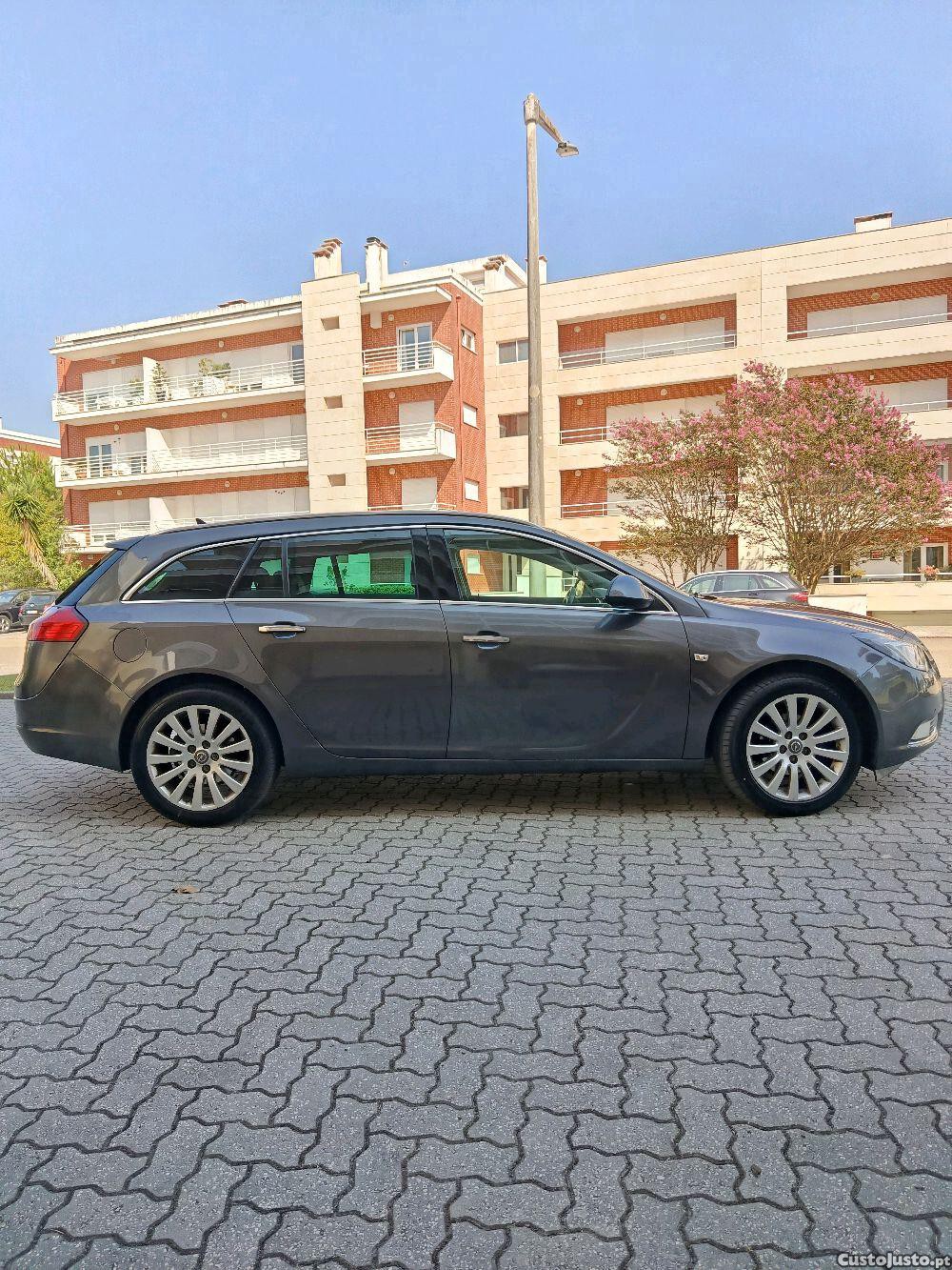 Opel Insignia Negociável Sports Tourer 2.0 CDTI Cosmo — fotografia 10