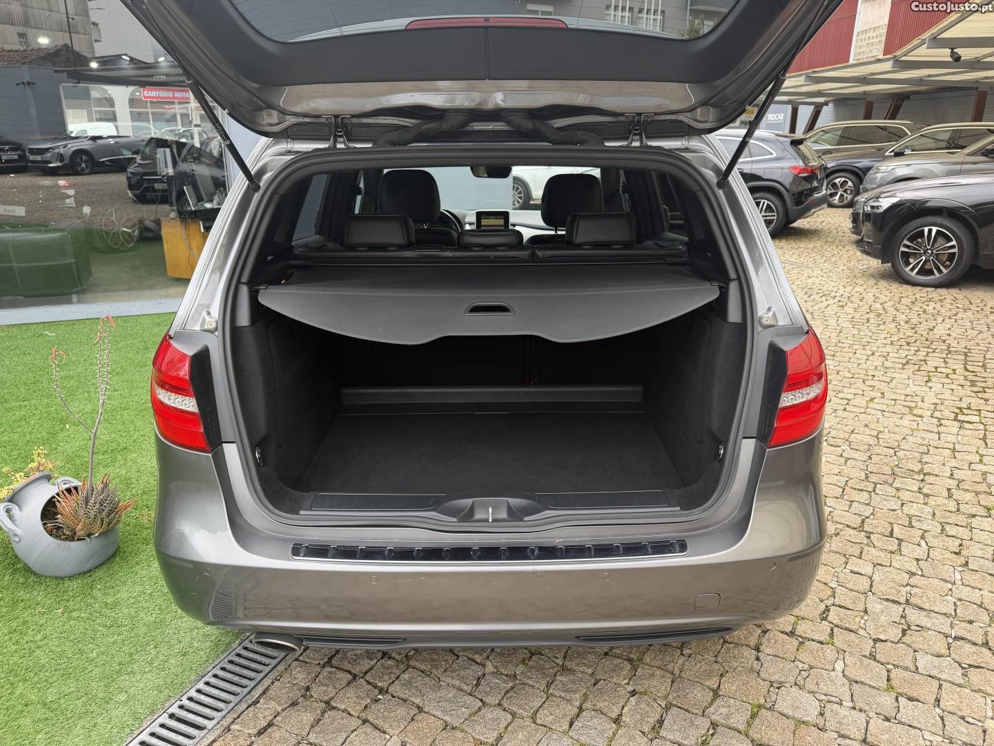 Mercedes-Benz B 180 CDi BlueEfficiency — fotografia 11