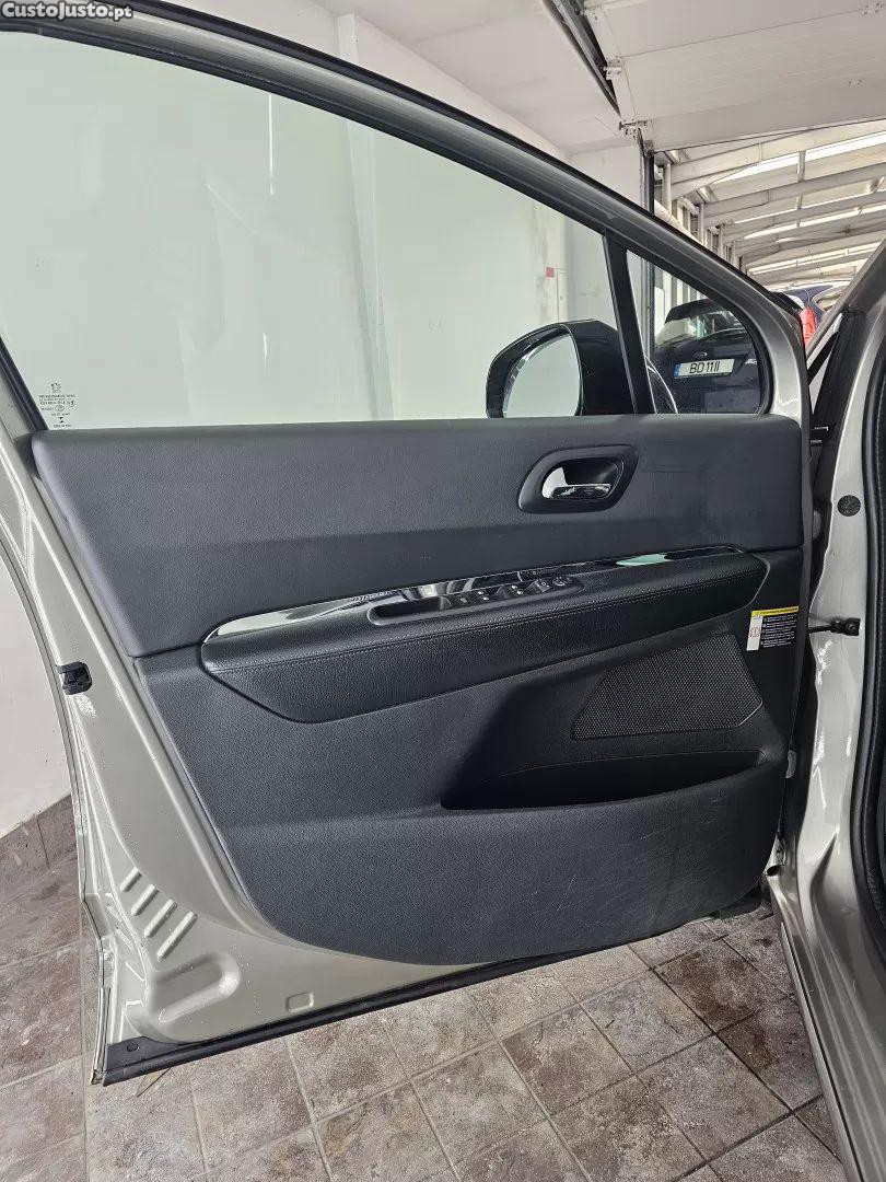 Peugeot 3008 2.0 hdi hybrid4 88g — fotografia 11