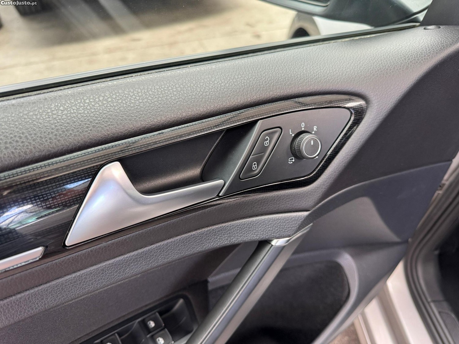 Volkswagen Golf 1.6 TDI Highline DSG — fotografia 15