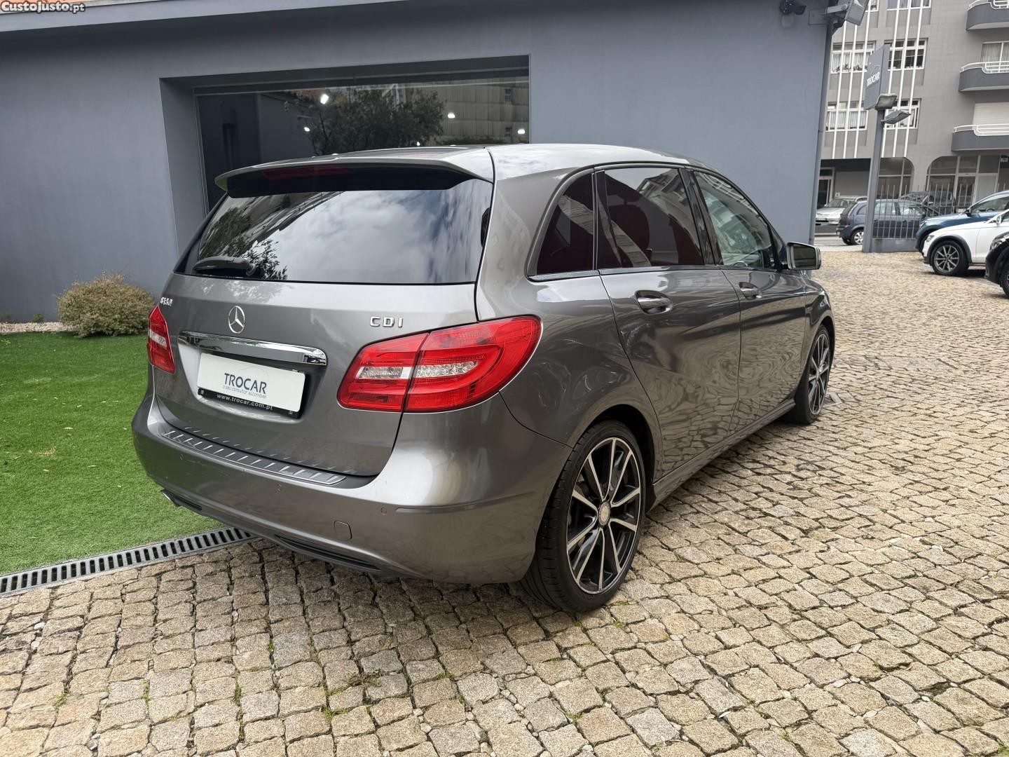 Mercedes-Benz B 180 CDi BlueEfficiency — fotografia 18