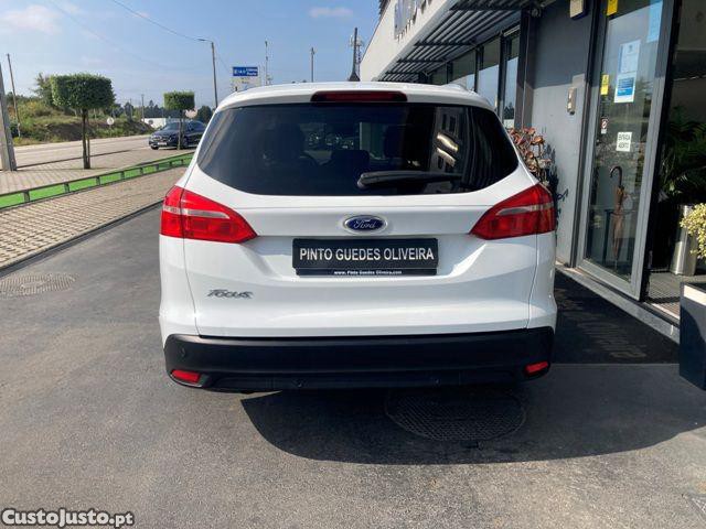 Ford Focus 1.5 TDCi Titanium — fotografia 23