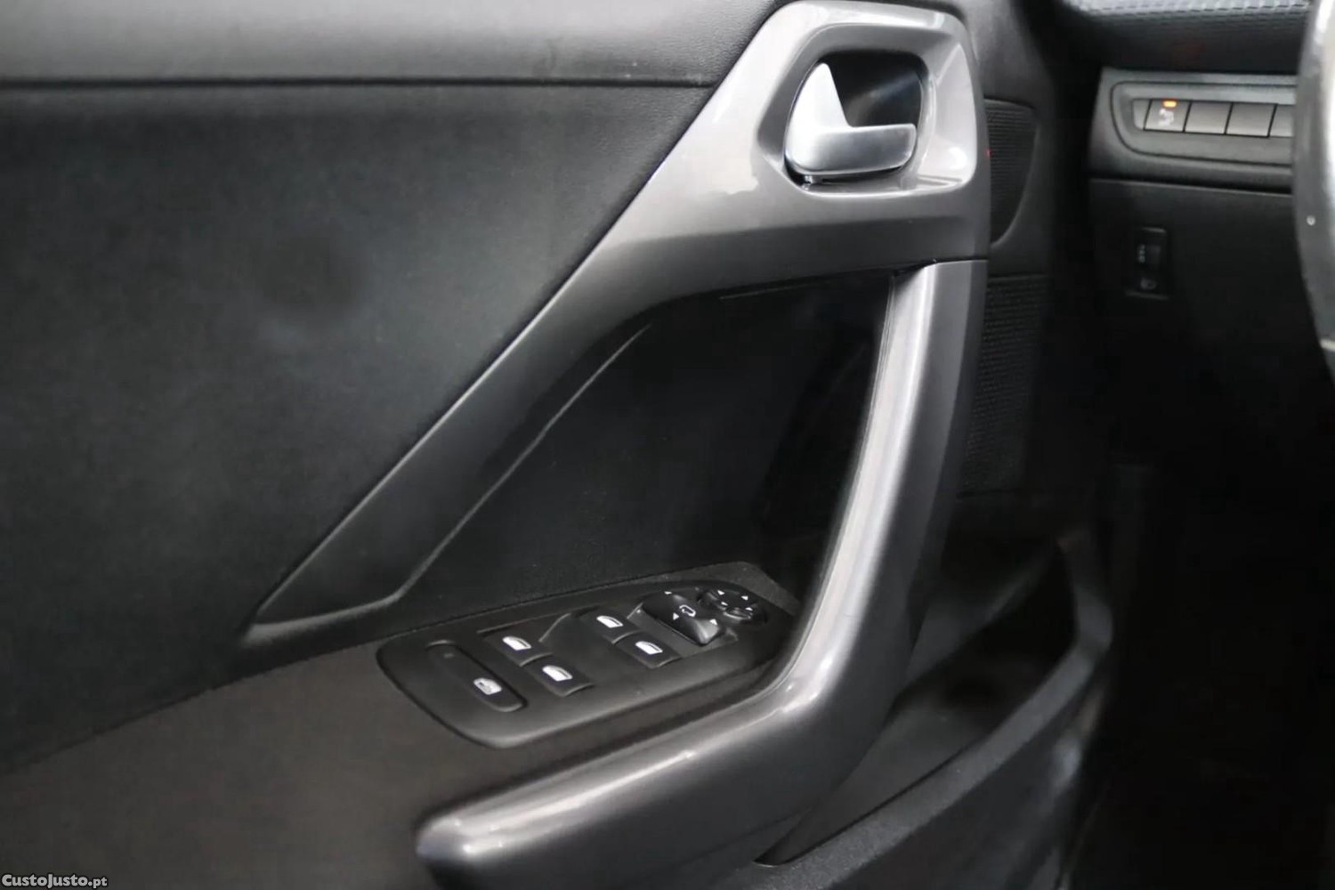 Peugeot 2008 1.2 PureTech Style — fotografia 5