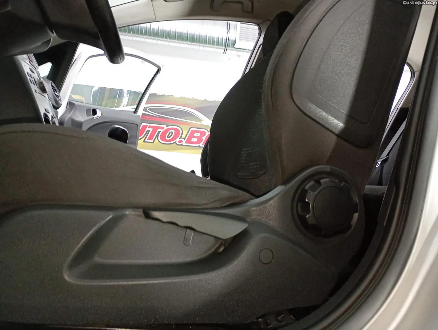 Opel Corsa 1.2 City FlexFuel — fotografia 8