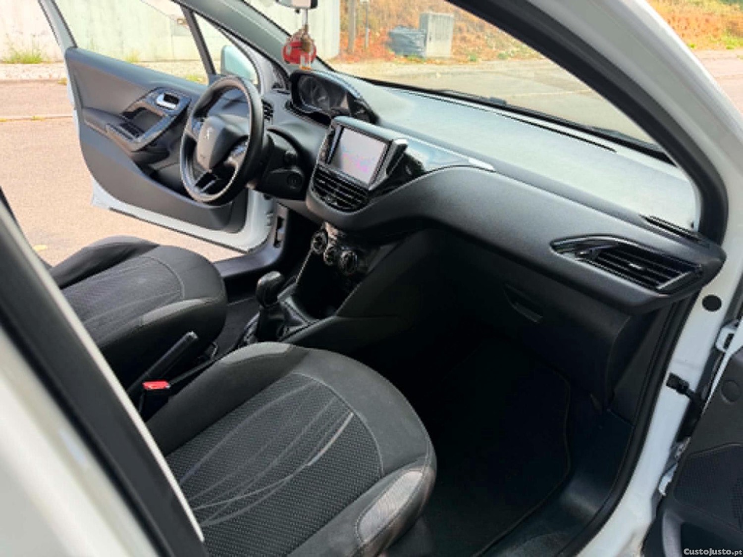 Peugeot 208 1.6 HDI ESTIMADO — fotografia 4