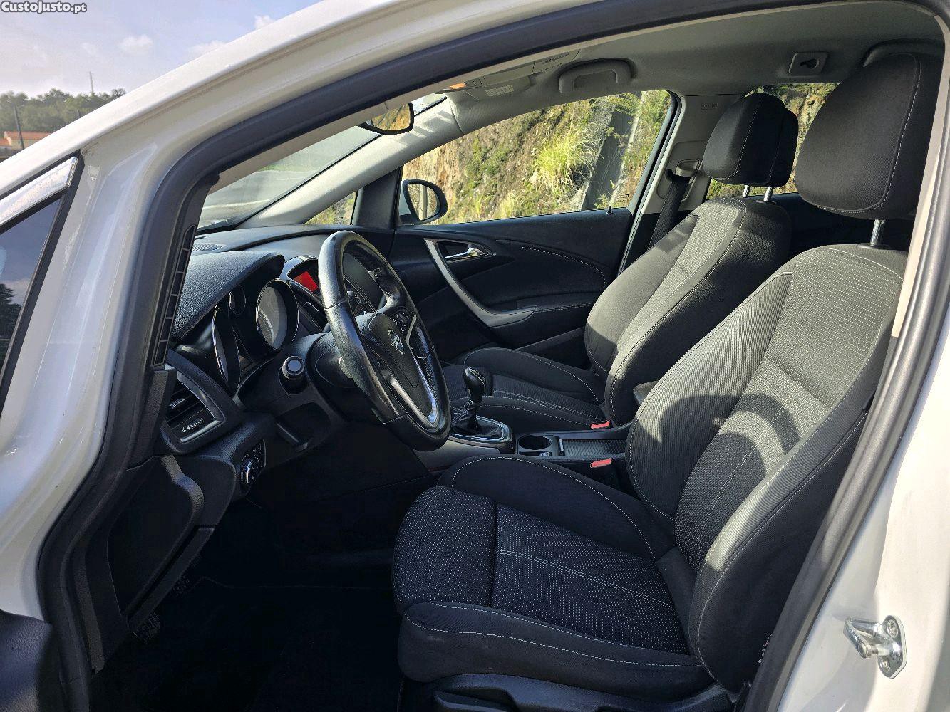 Opel Astra caravana 1.3 cdti — fotografia 4