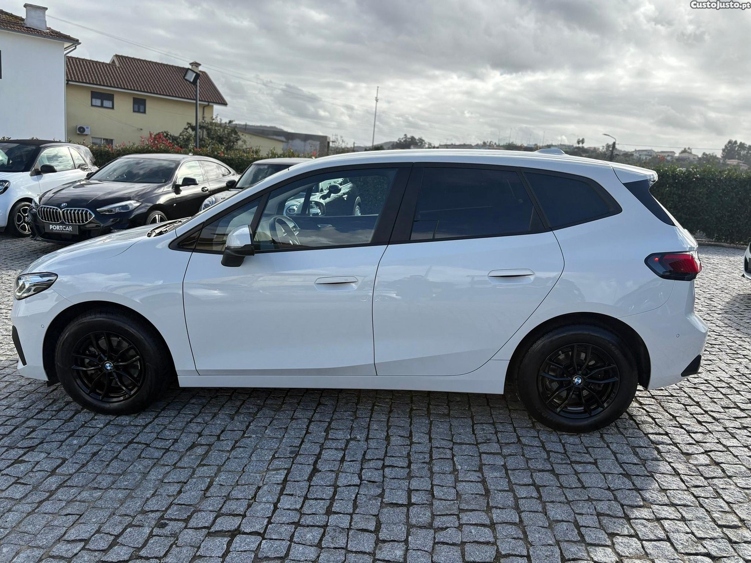 BMW 218 Active Tourer i Auto — fotografia 16