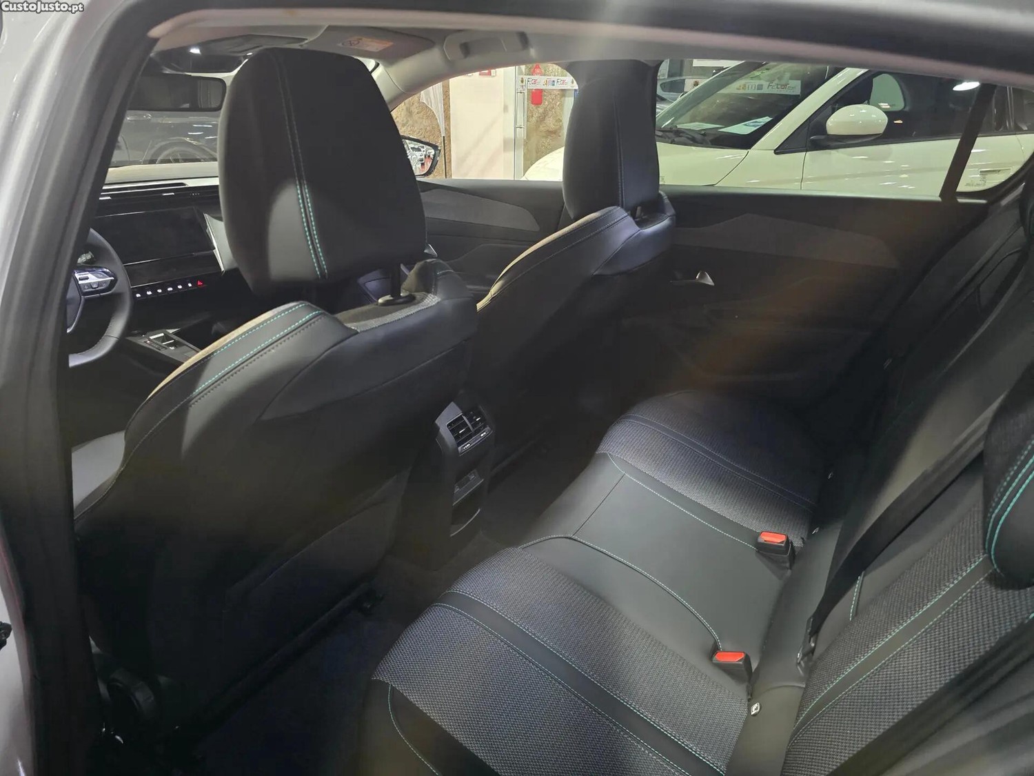 Peugeot 308 1.5 BlueHDi Allure EAT8 — fotografia 3