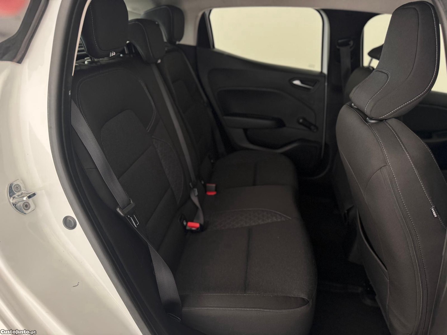 Renault Clio 1.0 TCe Equilibre — fotografia 8