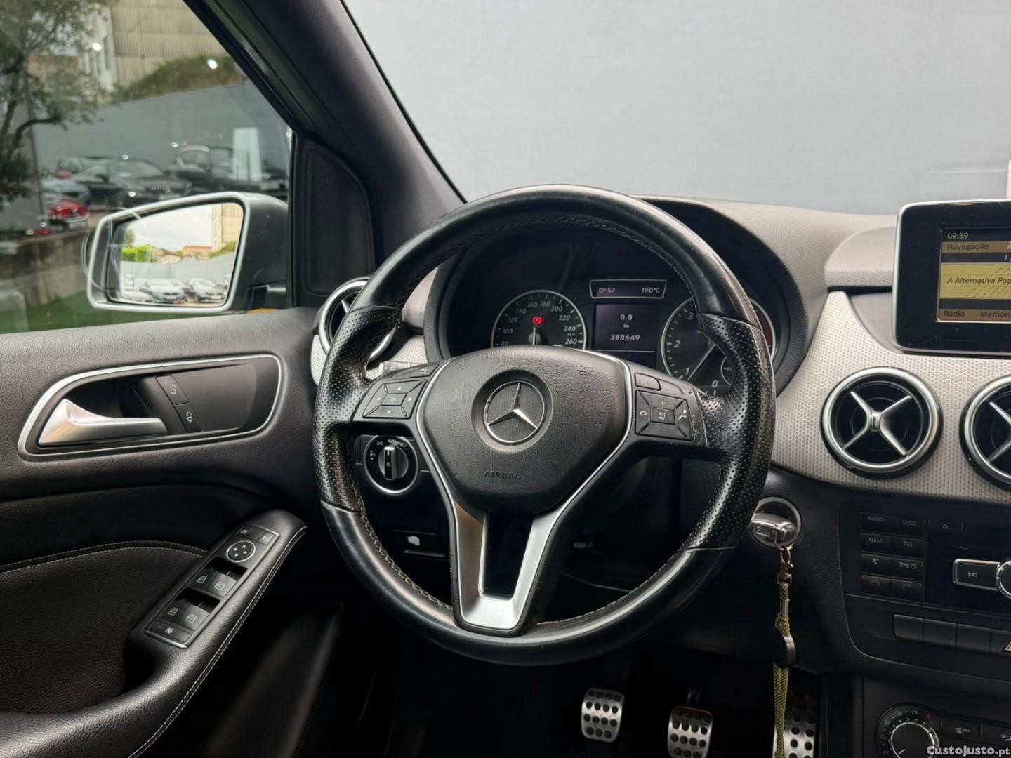 Mercedes-Benz B 180 CDi BlueEfficiency — fotografia 2