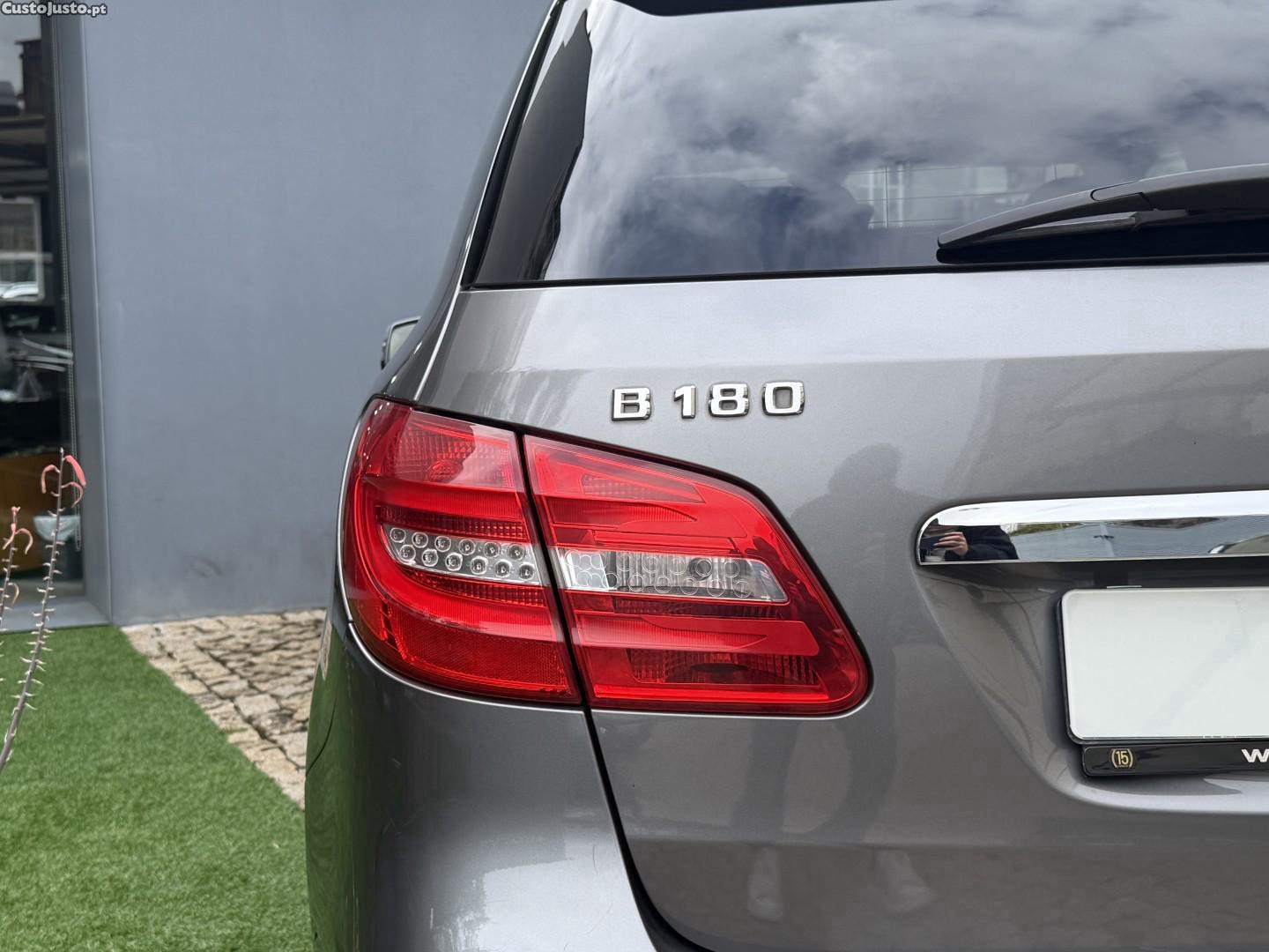 Mercedes-Benz B 180 CDi BlueEfficiency — fotografia 10