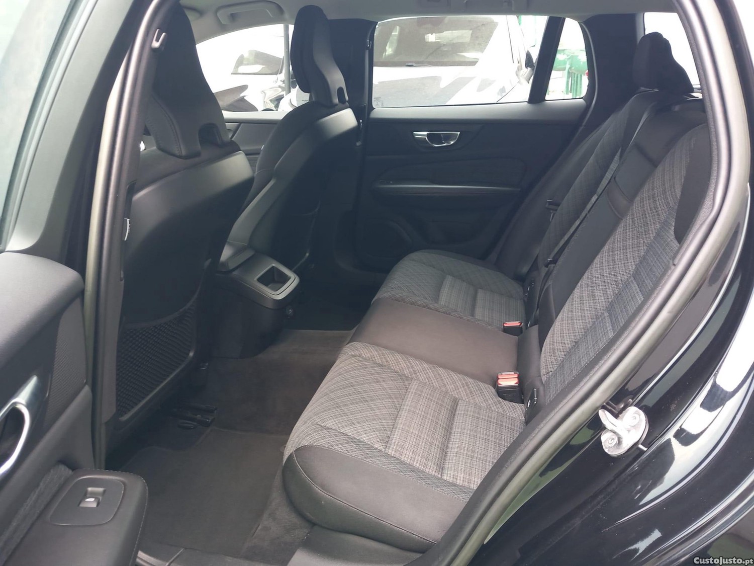 Volvo V60 2.0 D4 Momentum Geartronic — fotografia 3