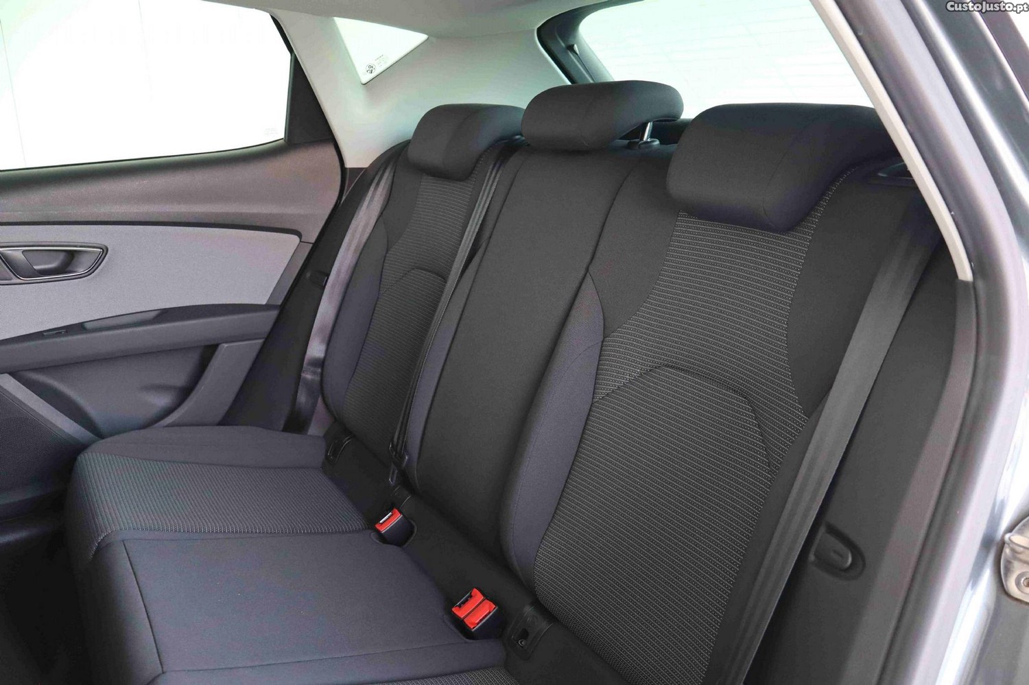 SEAT Leon 1.6 TDI Style DSG S/S — fotografia 15