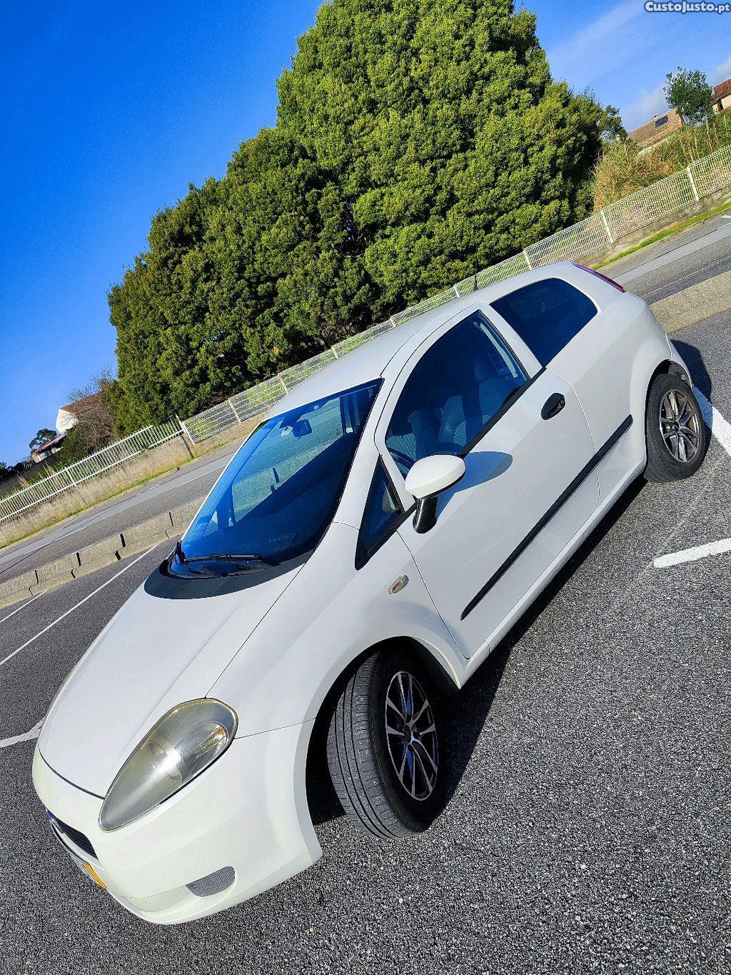 Fiat Grande Punto 1.3 Multijet - 11 foto 2