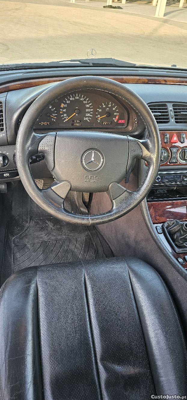 Mercedes-Benz Classe CLK Mercedes clk 2.0 gasolina — fotografia 4