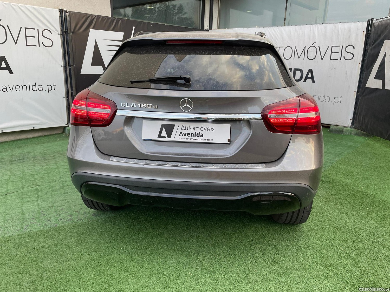 Mercedes-Benz GLA 180 CDi AMG Line Aut. — fotografia 16