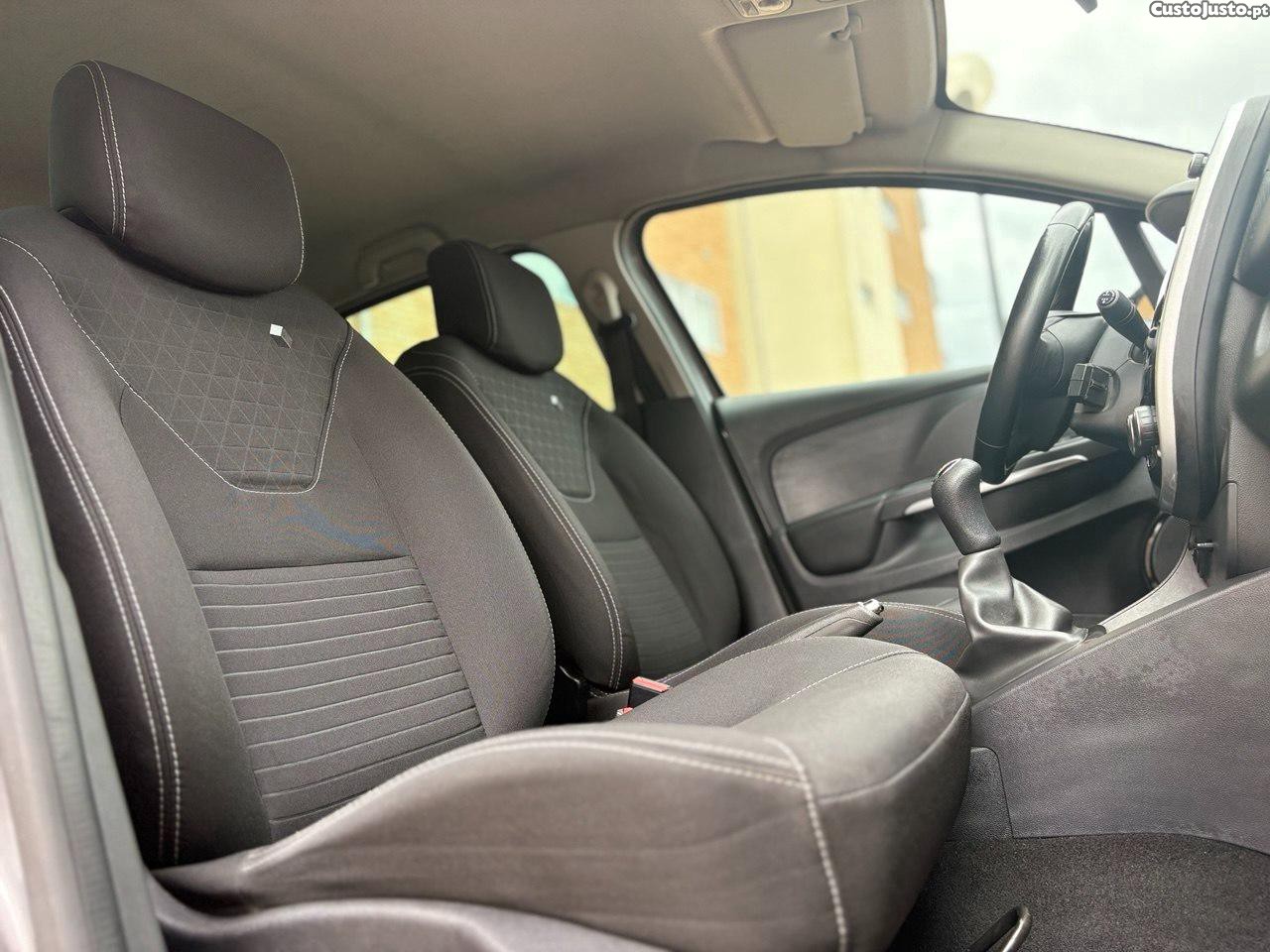 Renault Clio Limited 1.5Dci 90cv — fotografia 4