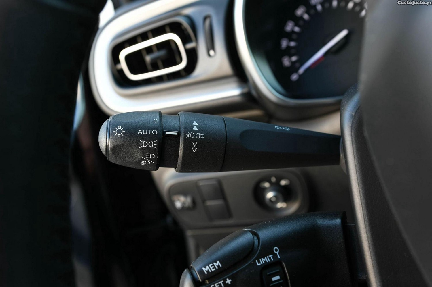 Citroën C3 1.2 PureTech Shine — fotografia 9