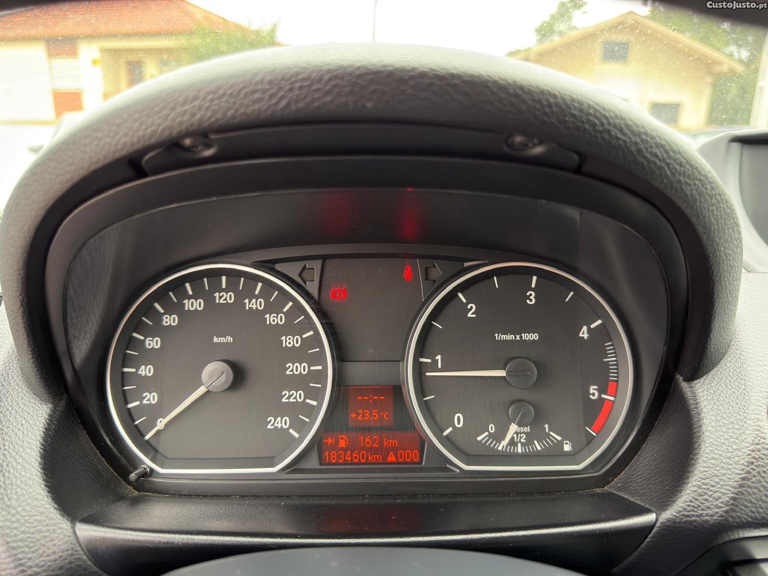 BMW 118 d — fotografia 8