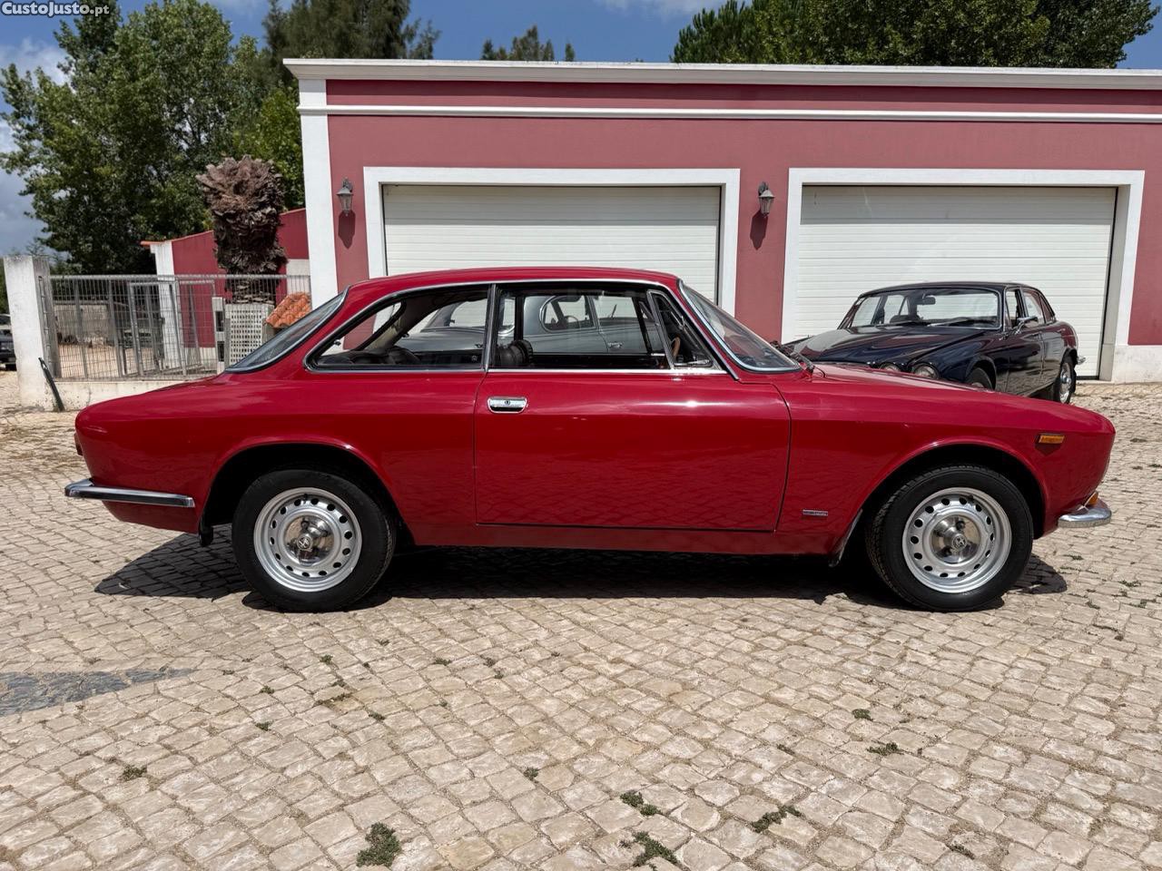 Alfa Romeo Giulia GT 1300 Junior Bertone 1971 — fotografia 26