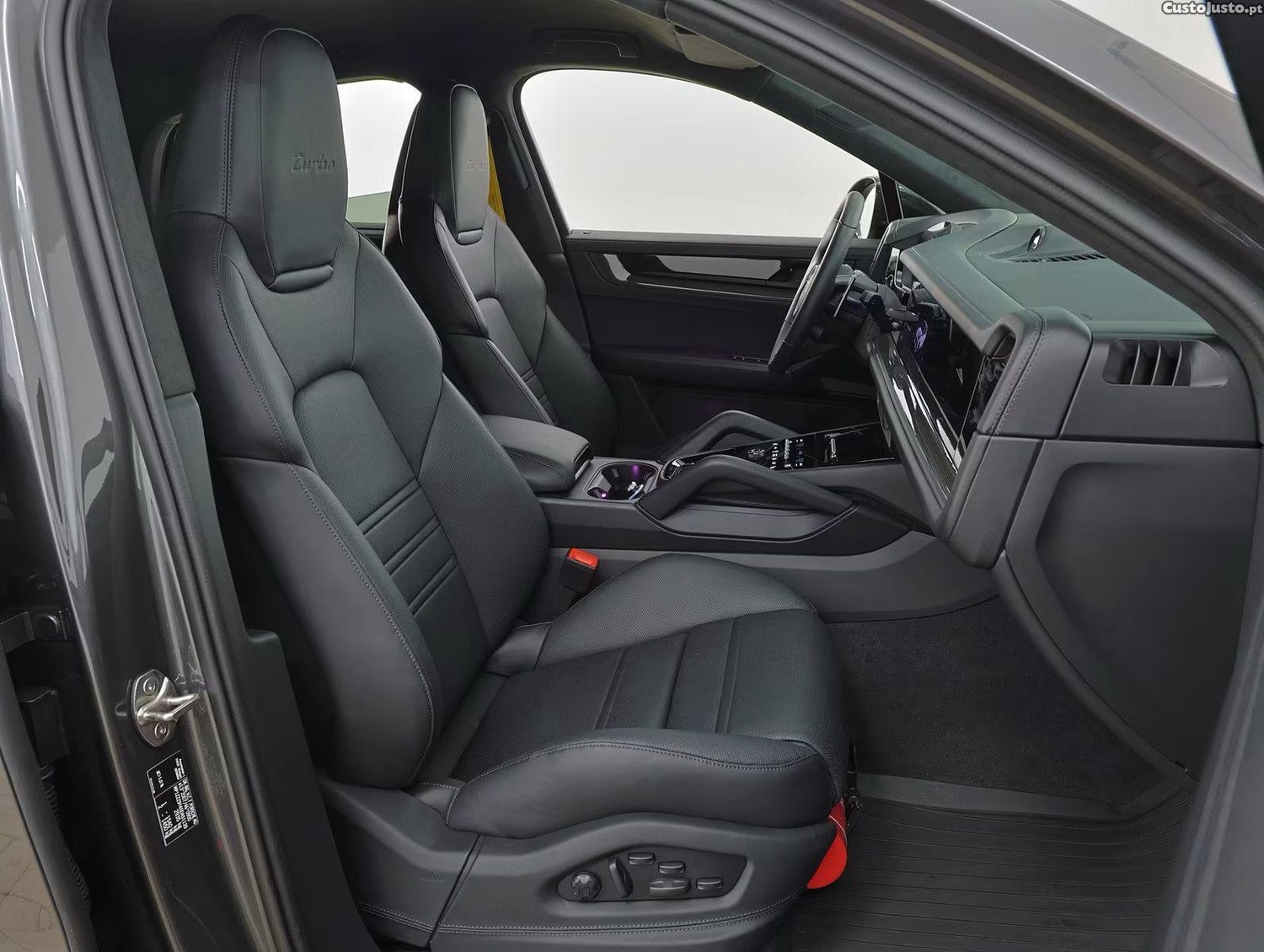 Porsche Cayenne Coupe GT Turbo E-Hybrid — fotografia 6