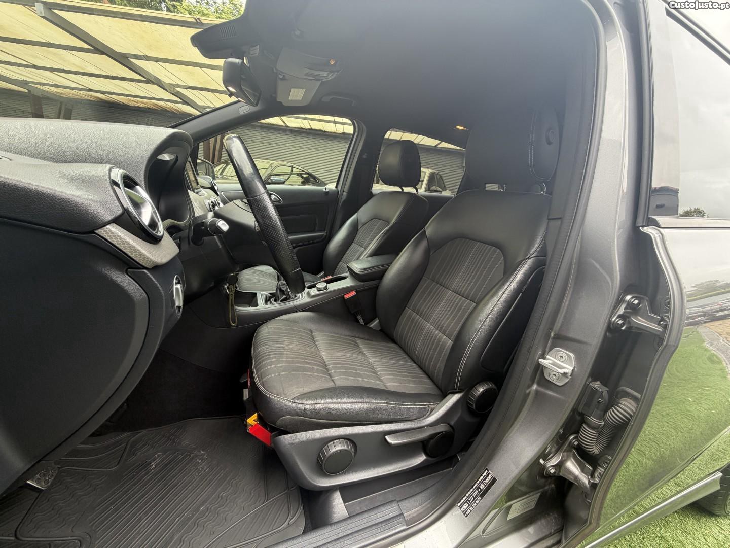 Mercedes-Benz B 180 CDi BlueEfficiency — fotografia 9
