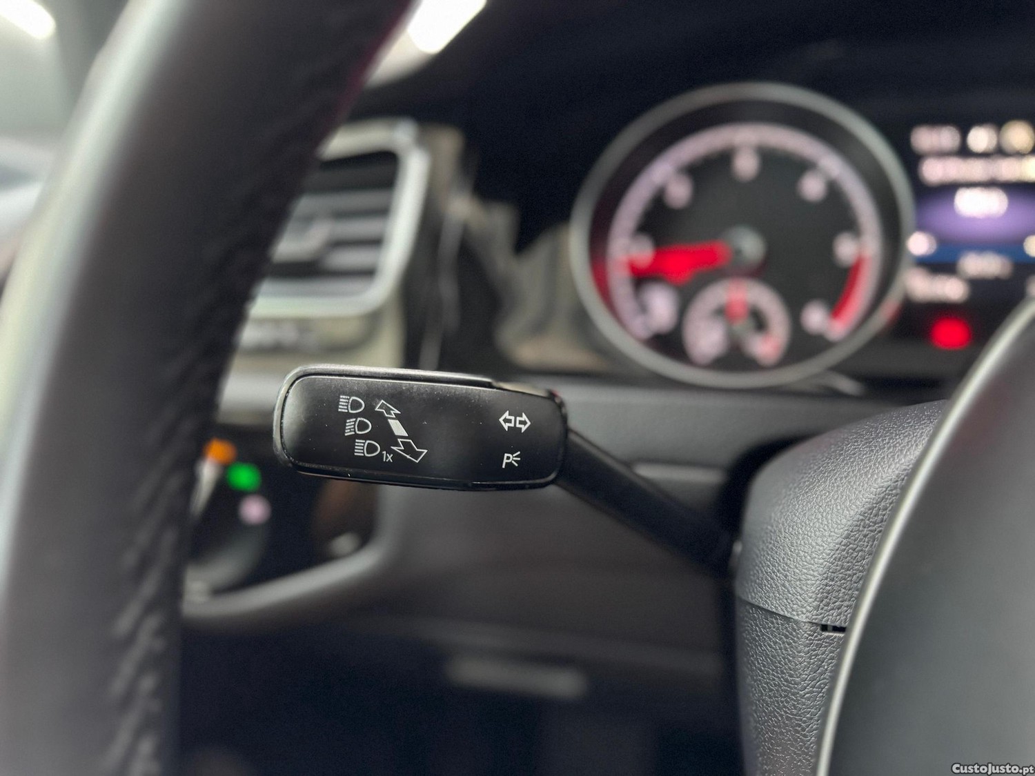 Volkswagen Golf 1.6 TDI Highline DSG — fotografia 10