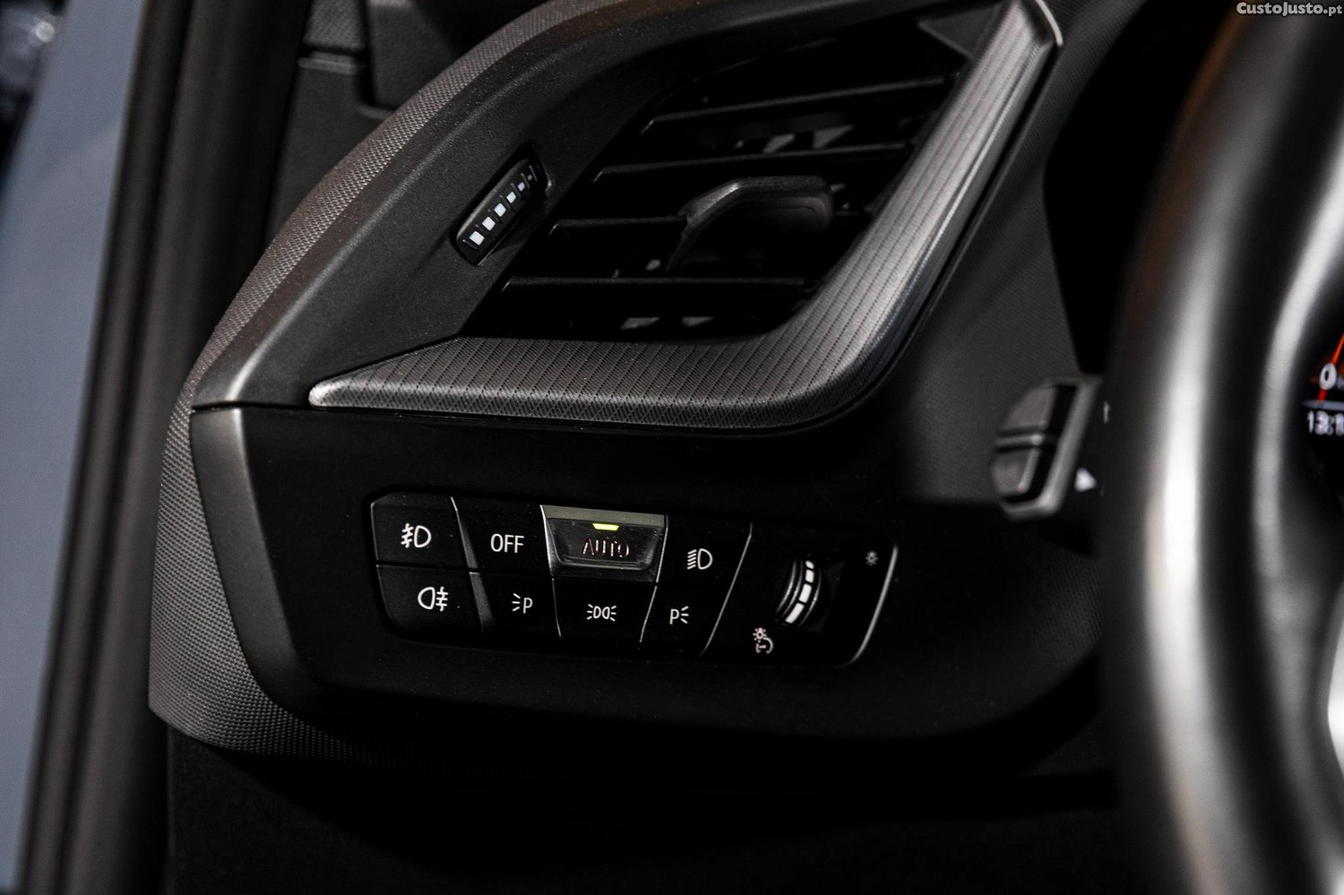 BMW 118 i Pack Desportivo M Auto — fotografia 11