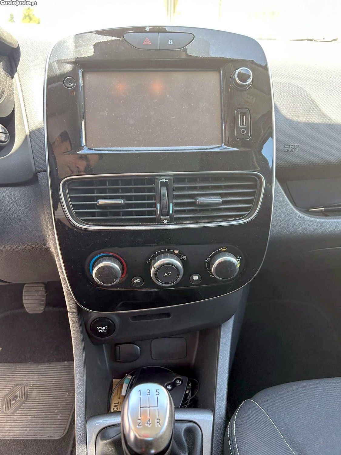 Renault Clio 0.9 Tce limited edition — fotografia 8