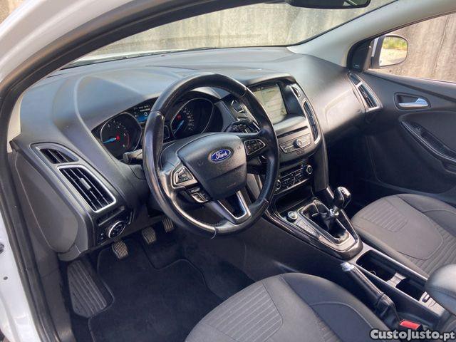 Ford Focus 1.5 TDCi Titanium — fotografia 20