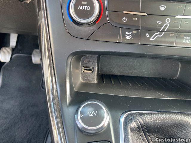 Ford Focus 1.5 TDCi Titanium — fotografia 9