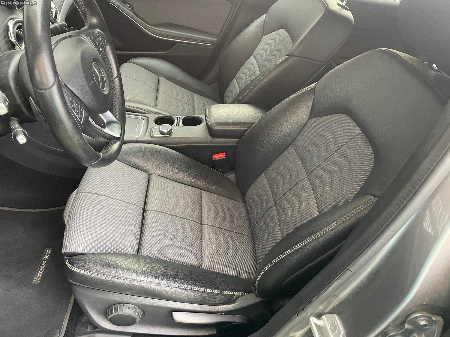 Mercedes-Benz GLA 180 CDi AMG Line Aut. — fotografia 14