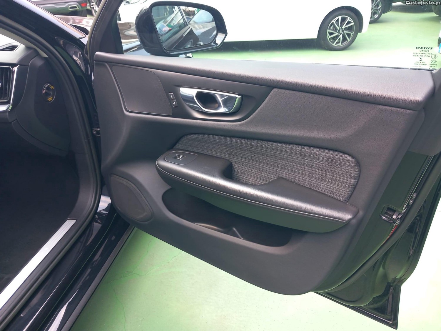 Volvo V60 2.0 D4 Momentum Geartronic — fotografia 14