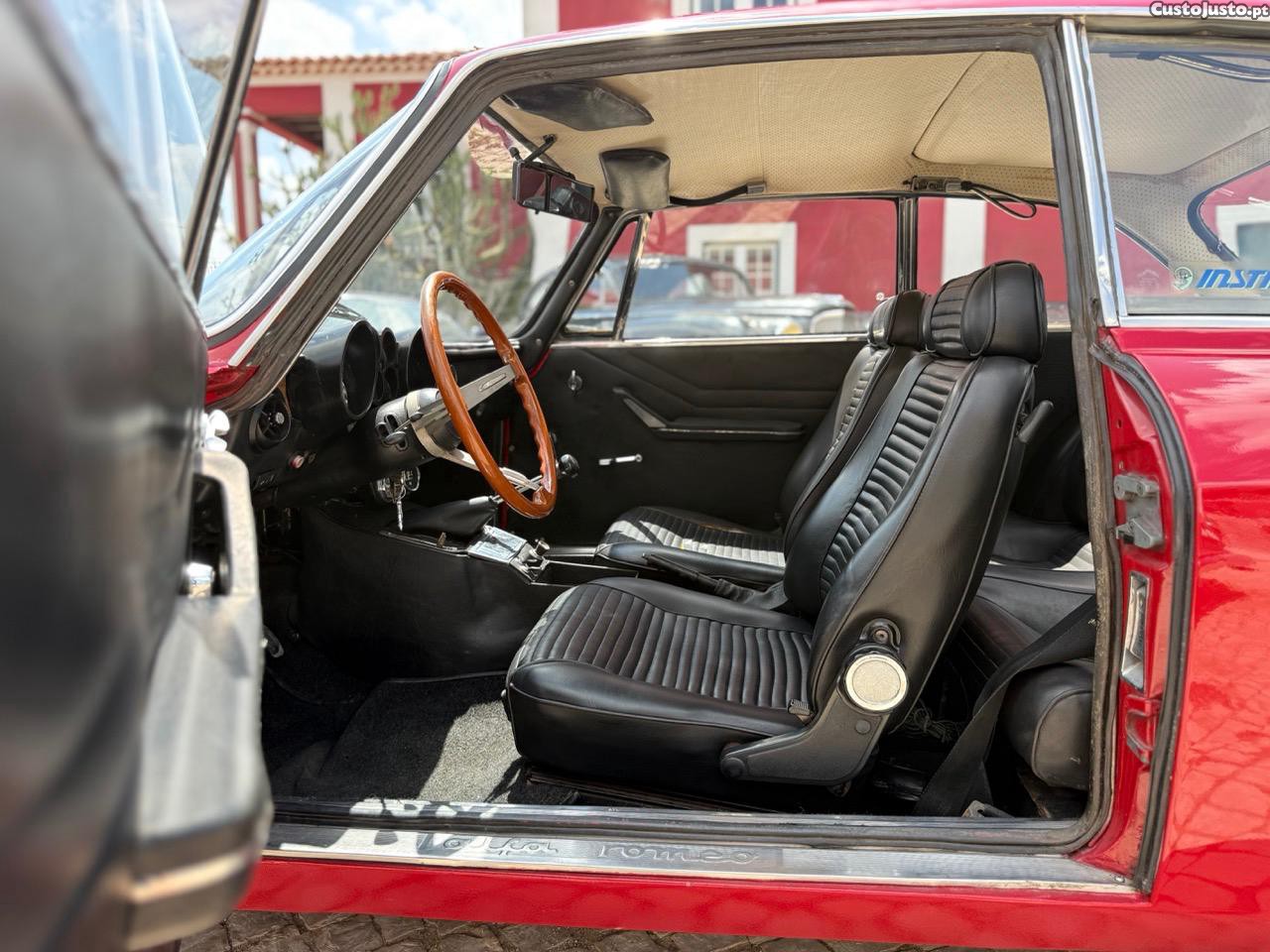 Alfa Romeo Giulia GT 1300 Junior Bertone 1971 — fotografia 25