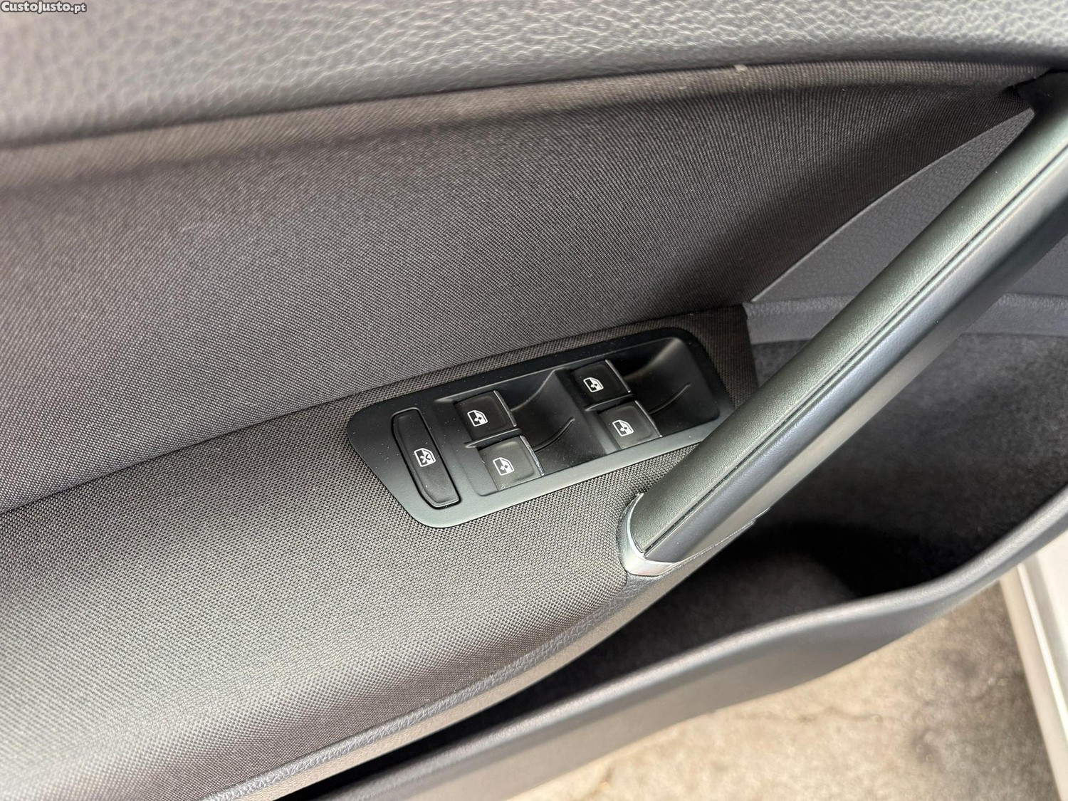 Volkswagen Golf 1.6 TDI Highline DSG — fotografia 14