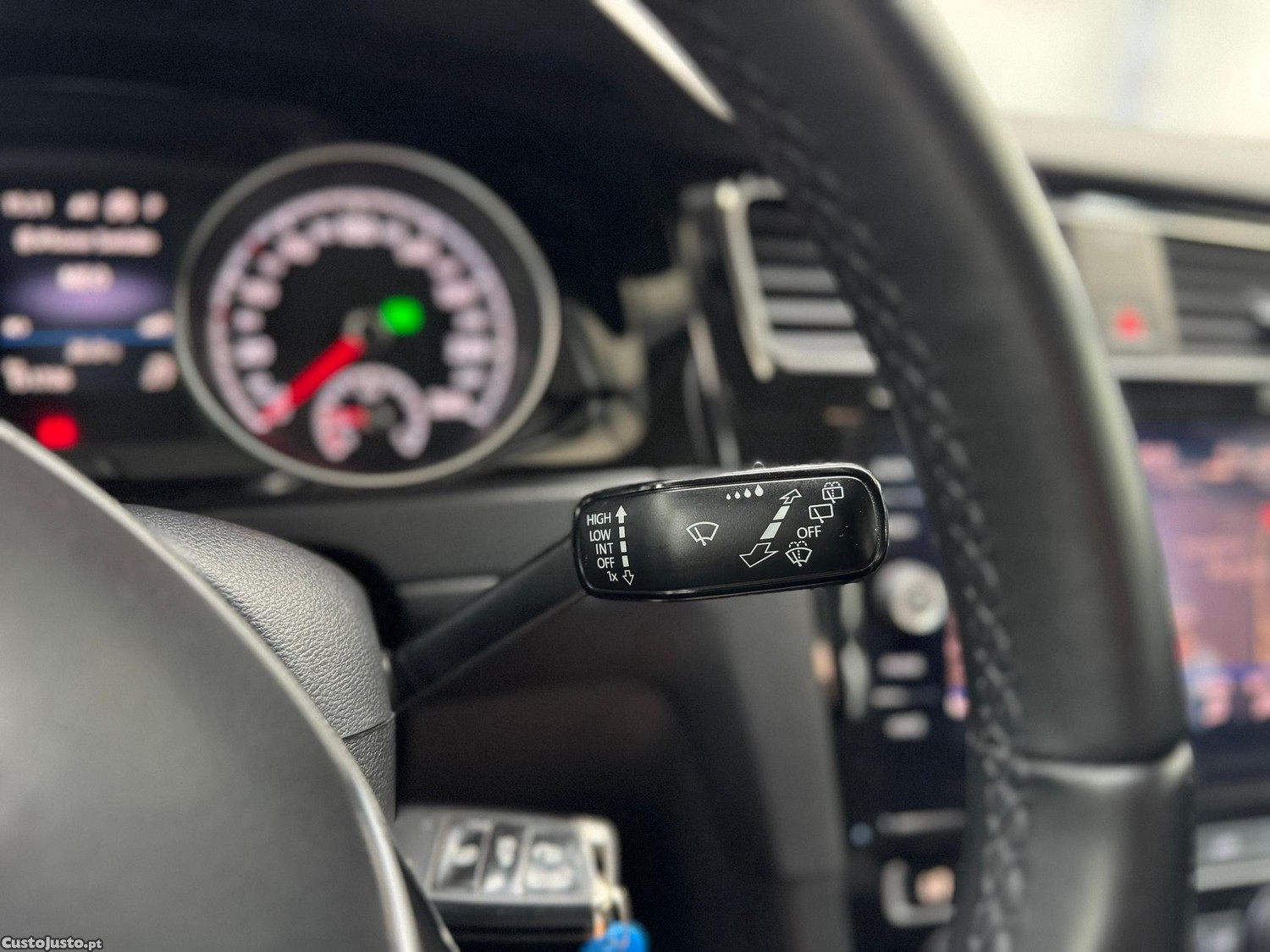 Volkswagen Golf 1.6 TDI Highline DSG — fotografia 6