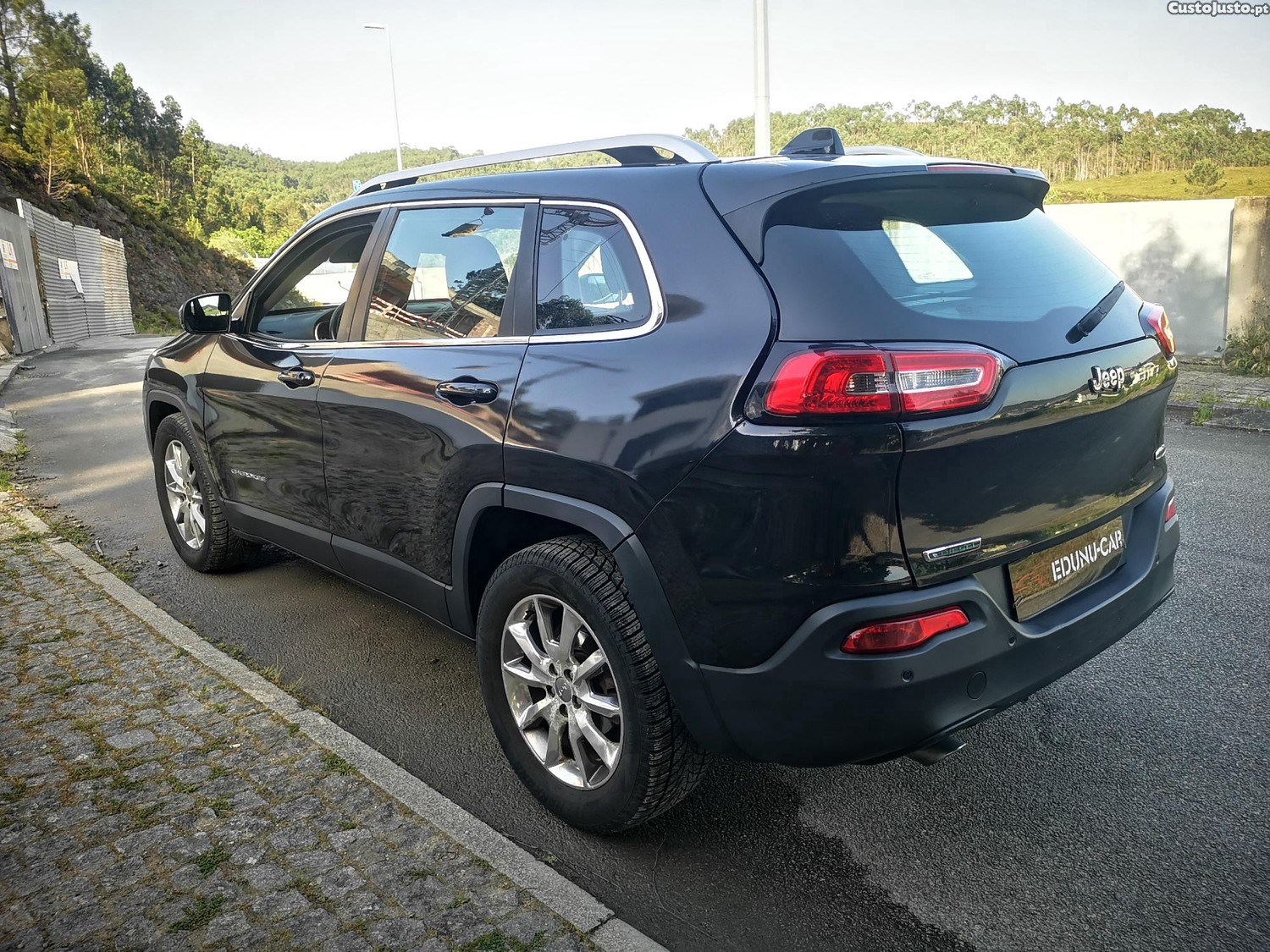 Jeep Cherokee 2.0 MJD LONGITUDE - NACIONAL - C/ GARANTIA - "C/ Gancho de Reboque — fotografia 19