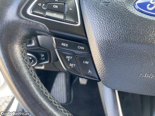 Ford Focus 1.5 TDCi Titanium — fotografia 16