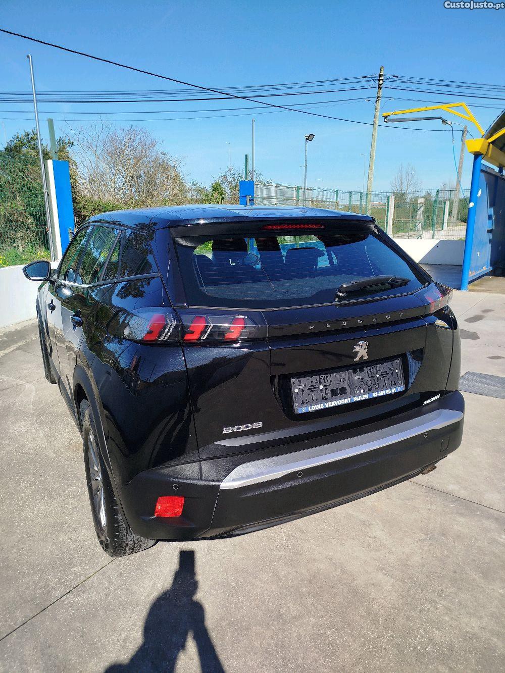 Peugeot 2008 1.2 i — fotografia 11