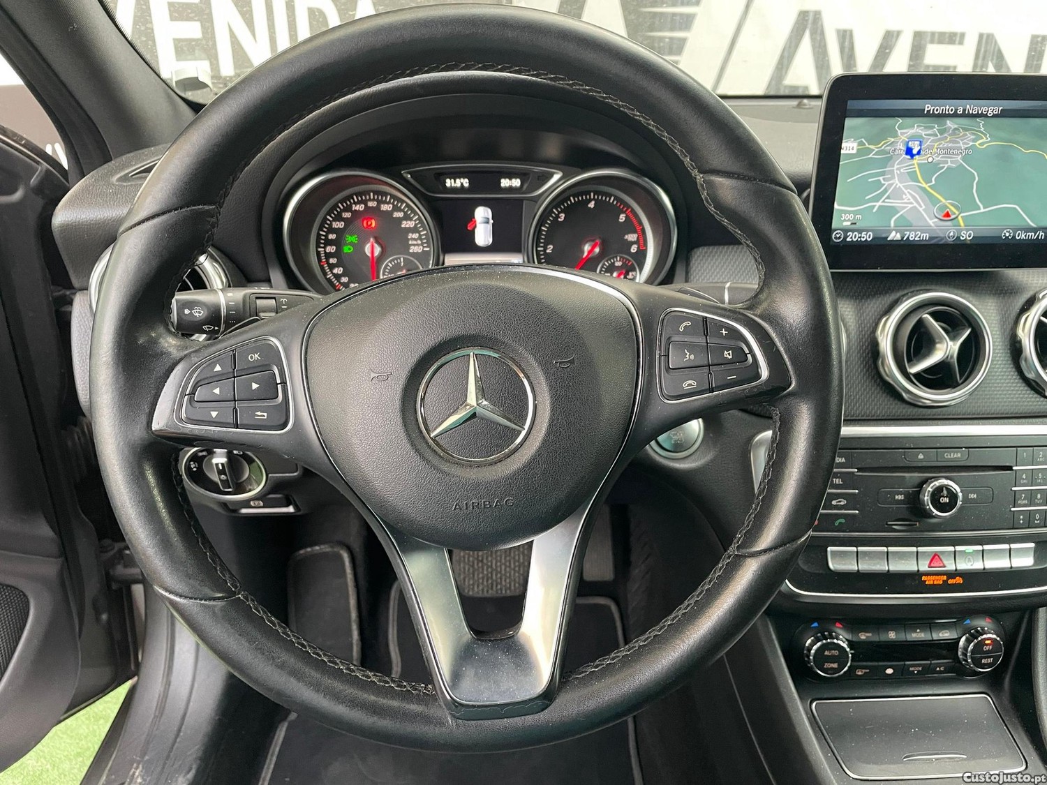 Mercedes-Benz GLA 180 CDi AMG Line Aut. — fotografia 11