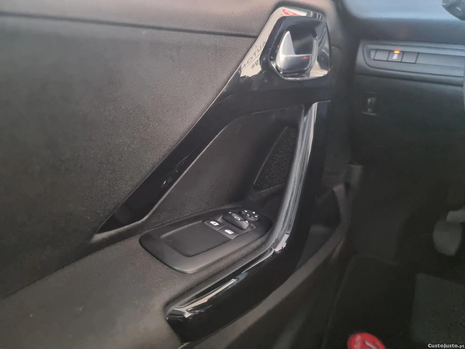 Peugeot 208 1.6 Blue-HDi Affaire Premium — fotografia 5