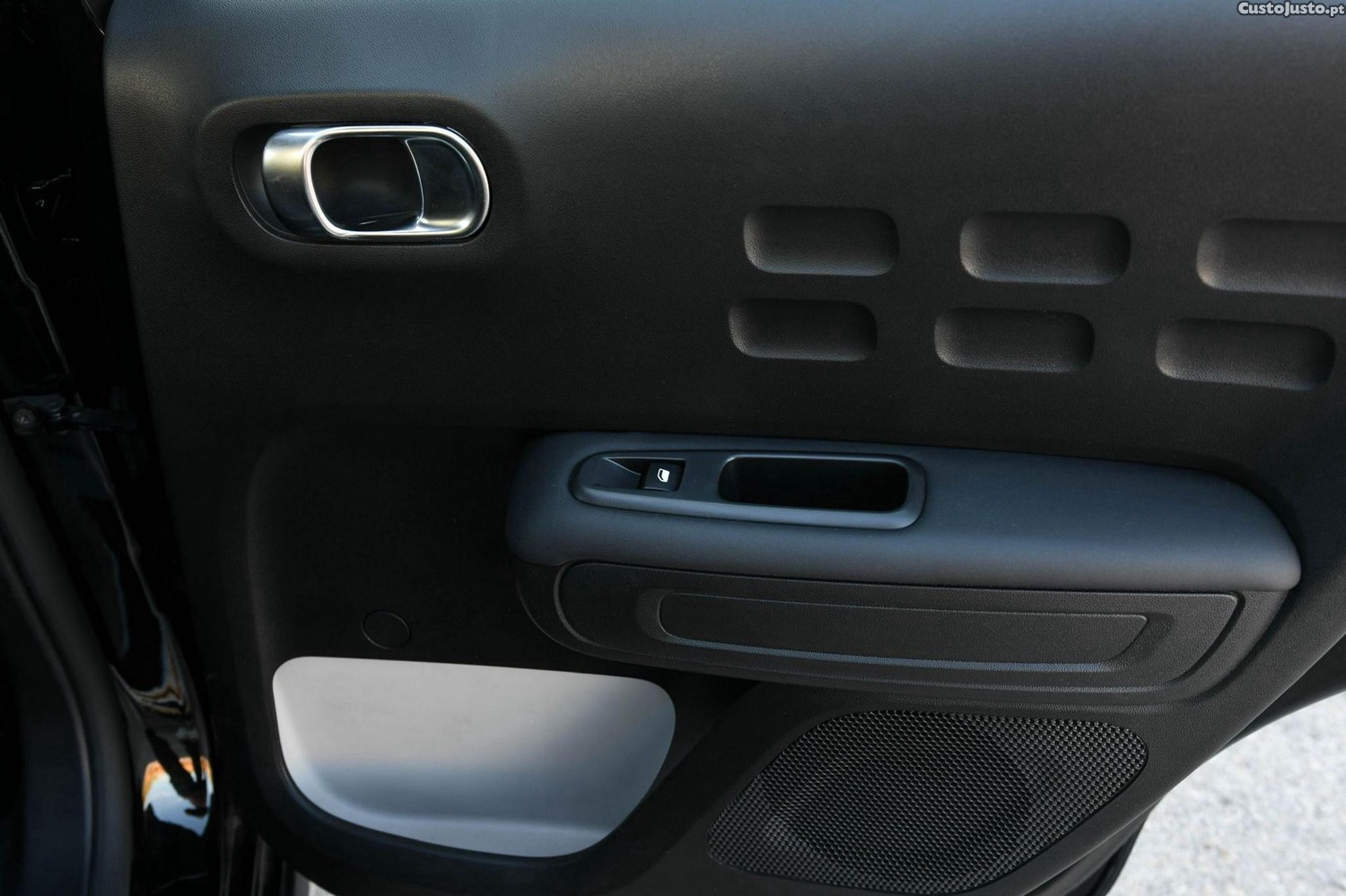 Citroën C3 1.2 PureTech Shine — fotografia 4