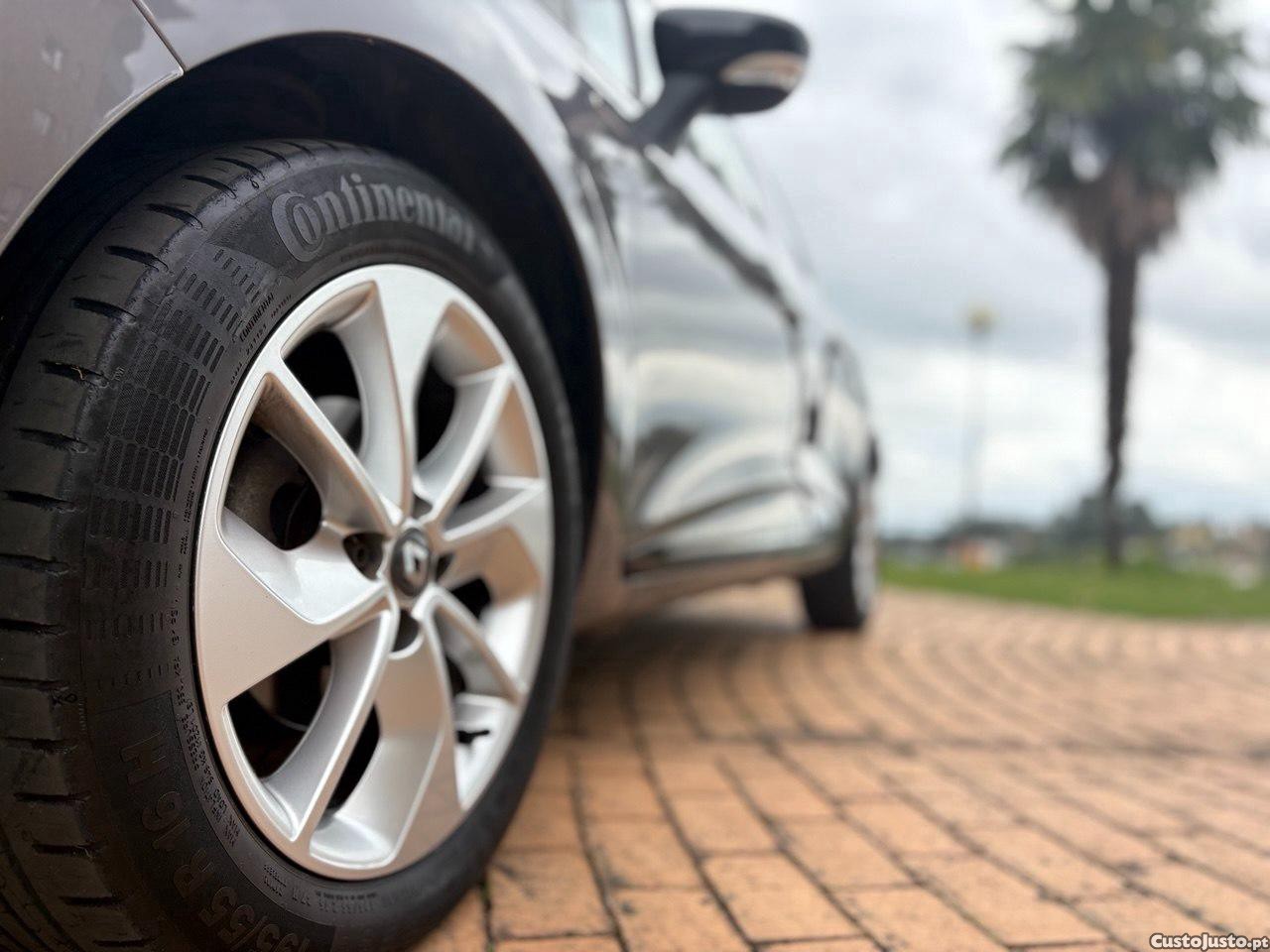 Renault Clio Limited 1.5Dci 90cv — fotografia 10
