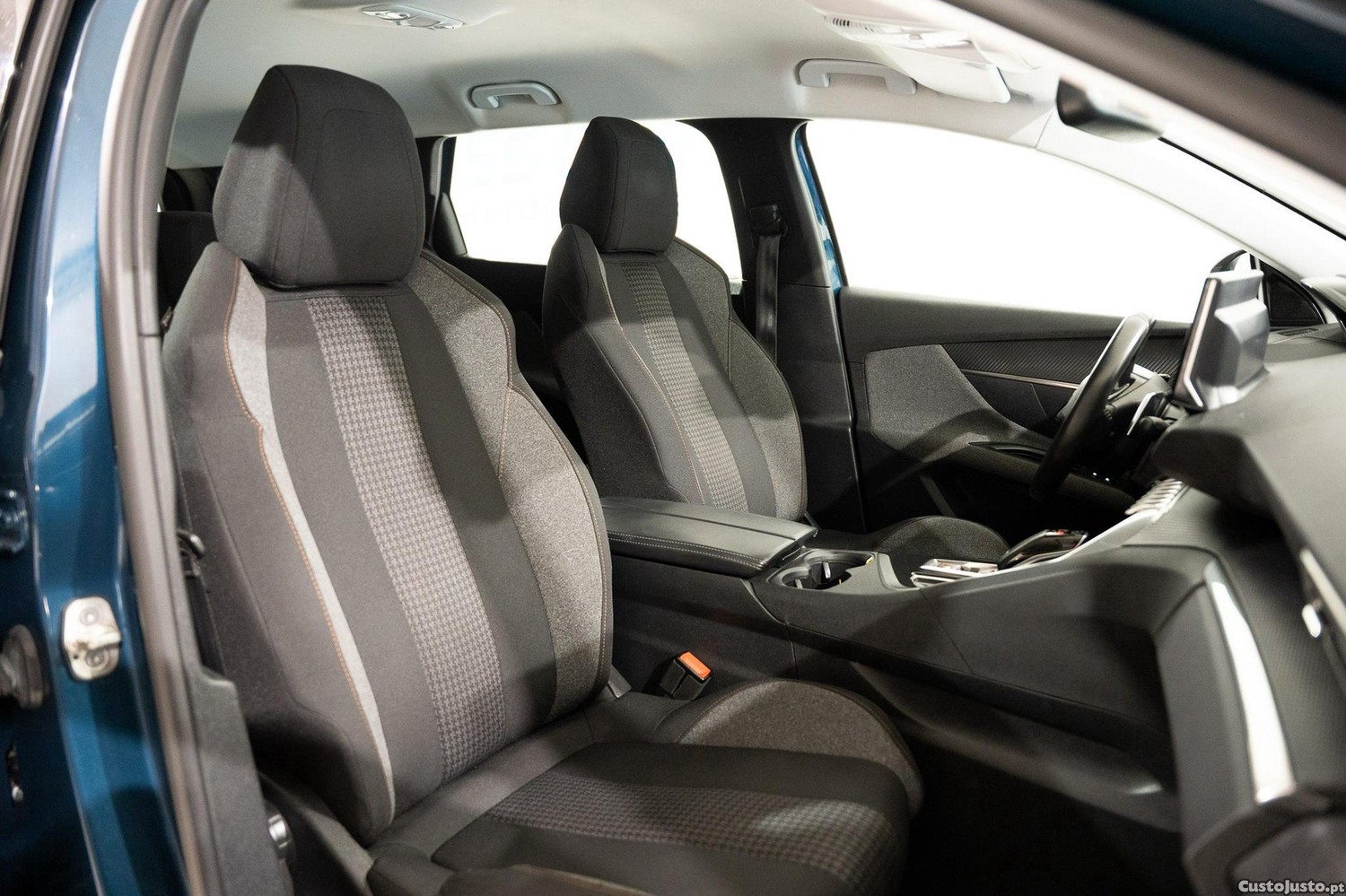 Peugeot 5008 1.2 PureTech Allure EAT8 — fotografia 3